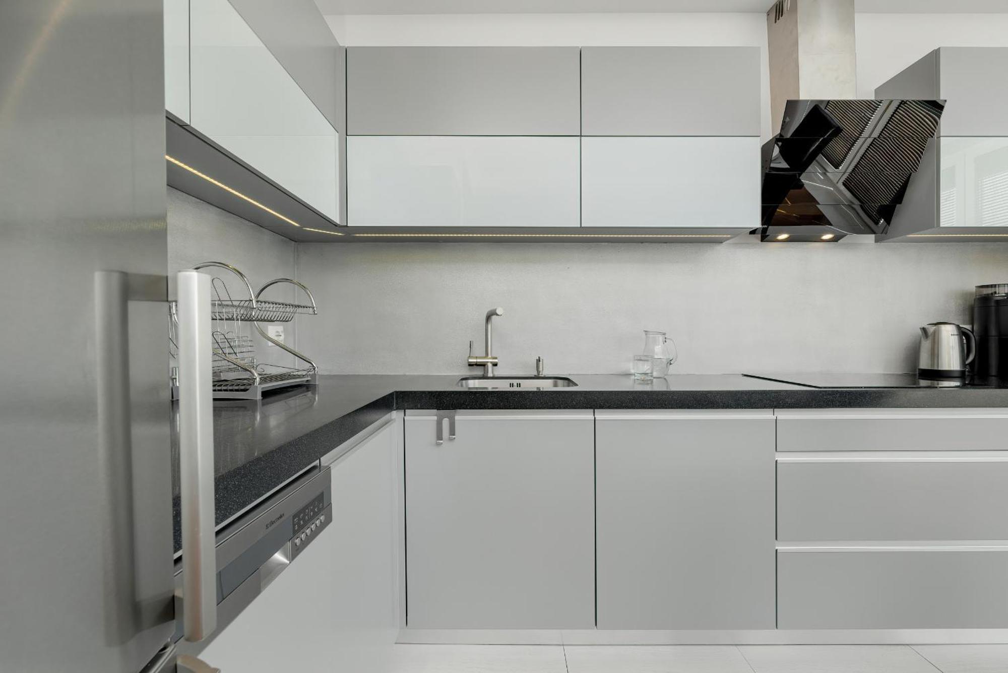 Gamers' Paradise - Modern With Parking In Cracow By Renters Apartment Krakau